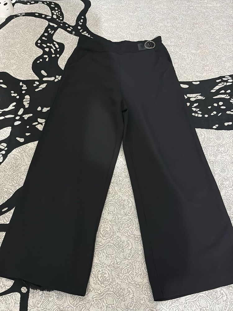 Chic Black Wide-Legged Pants