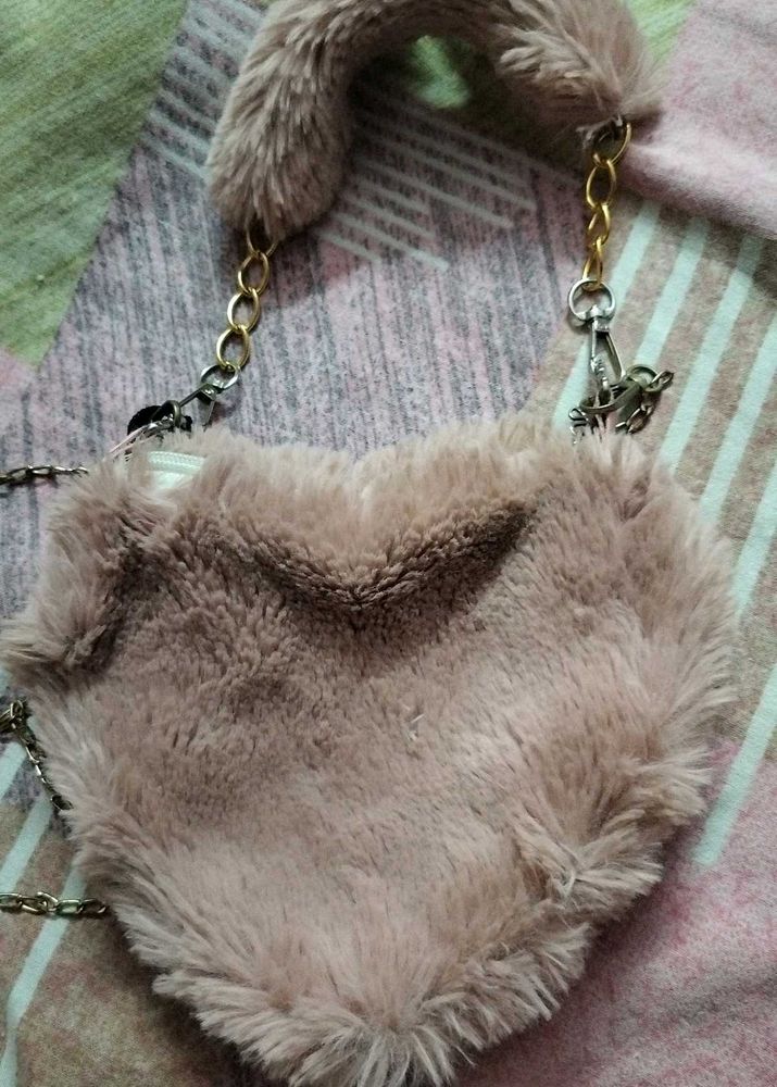 Fuzzy Heart Chain Bag