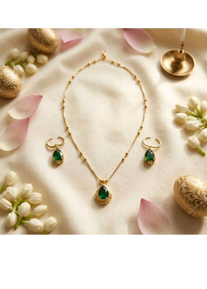 Gold-Tone Green Stone Pendant Necklace