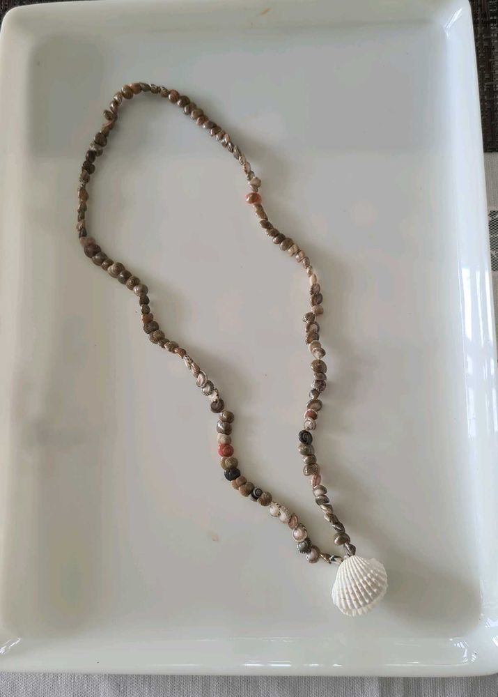 Mala with shells