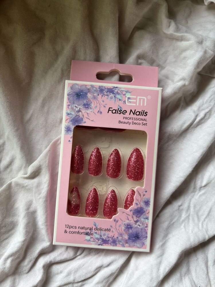 Sparkly Red False Nails and Mini Uv lamp
