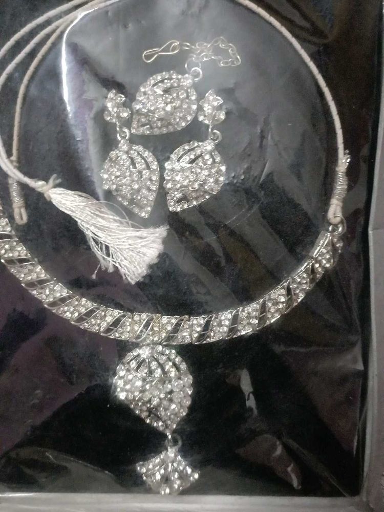 Stunning Rhinestone Jewellery Set