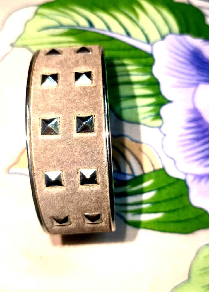 Shimmering beautiful bracelet for women girls ...