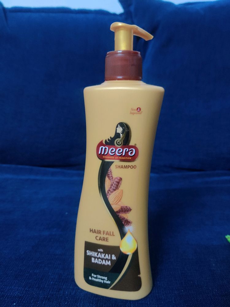 Meera Shikakai &amp; Badam Shampoo