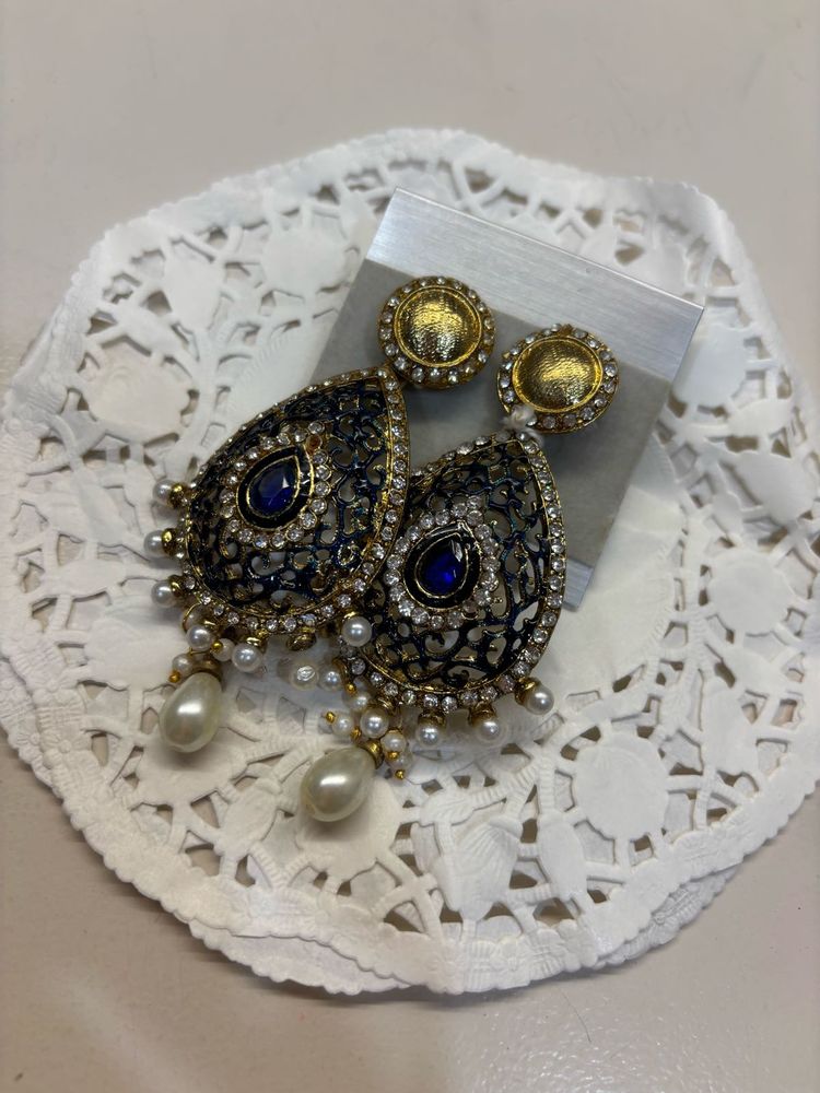 Exquisite Pearl &amp; Blue Stone Earrings
