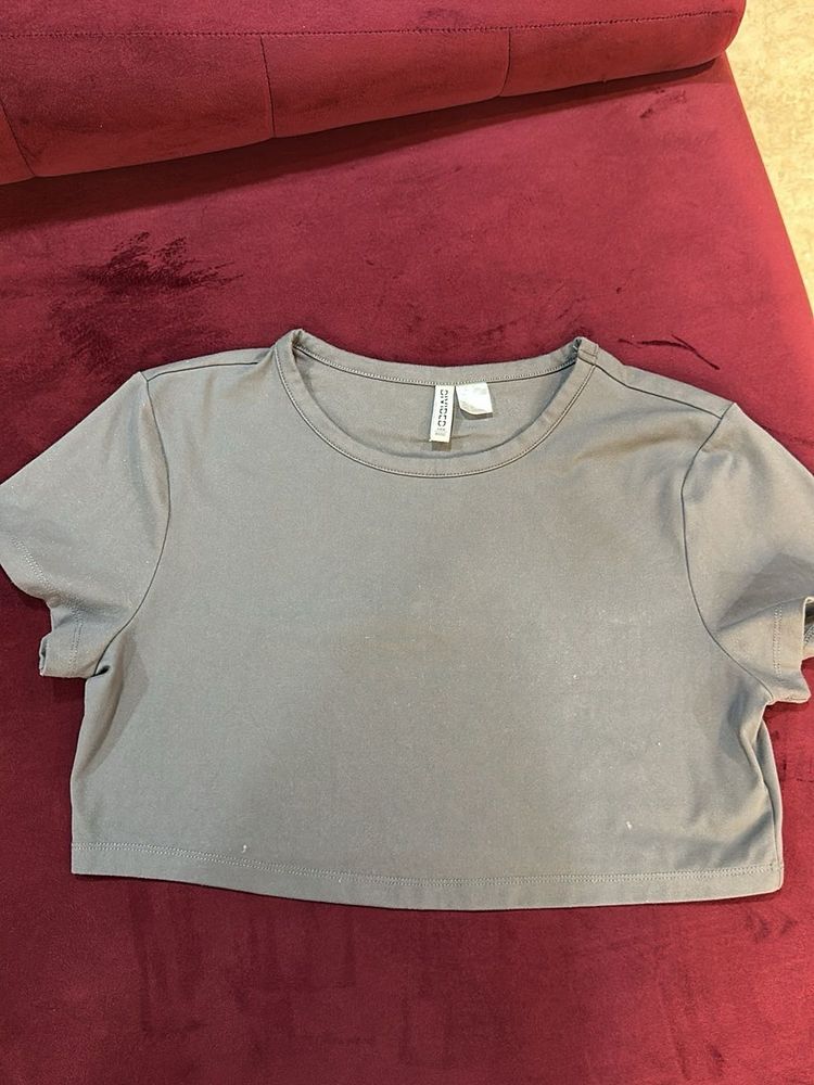 H&amp;M Tee Bust- 34/36
