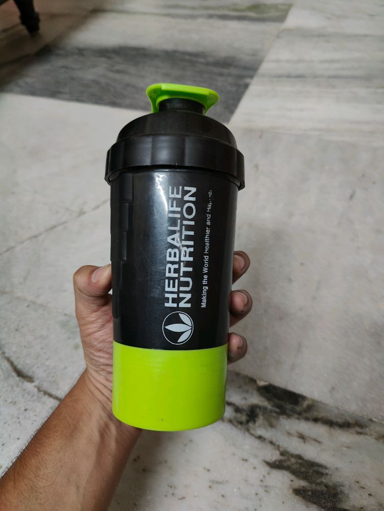 Herbalife nutrition shaker bottle