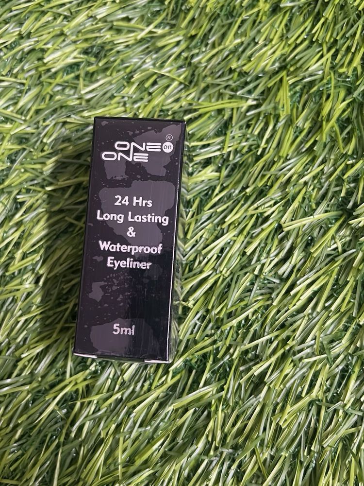 ONE ON 24 Hrs Long Lasting Waterproof Eyeliner