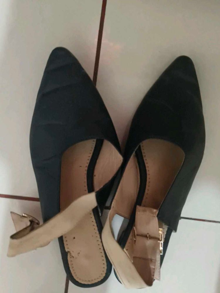 Stylish Black Pointed Toe Slingback Heels