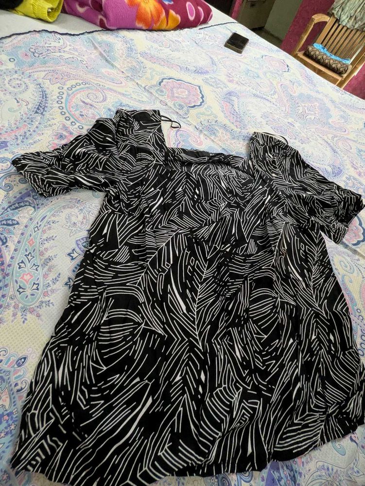 Chic Black &amp; White Leaf Print Dress - Never Worn