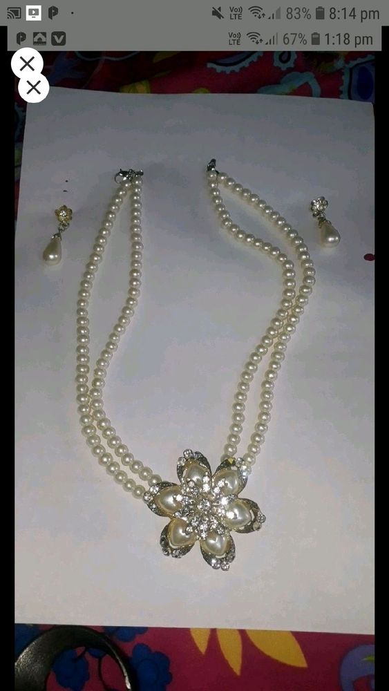 pearl  necklace with earrings