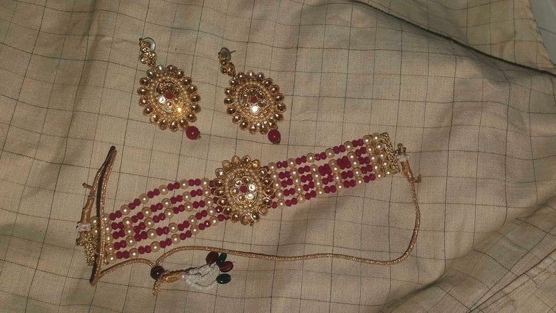 Elegant Kundan &amp; Pearl Choker Set