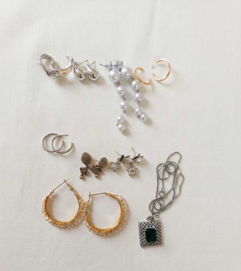 Assorted Women's Jewelry Set with 2 free earrings
