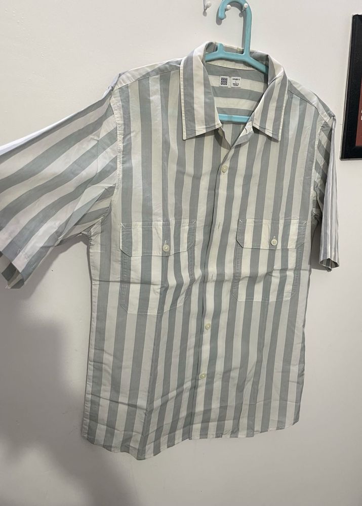 Uniqlo !! light weight Striped Short-Sleeve Button