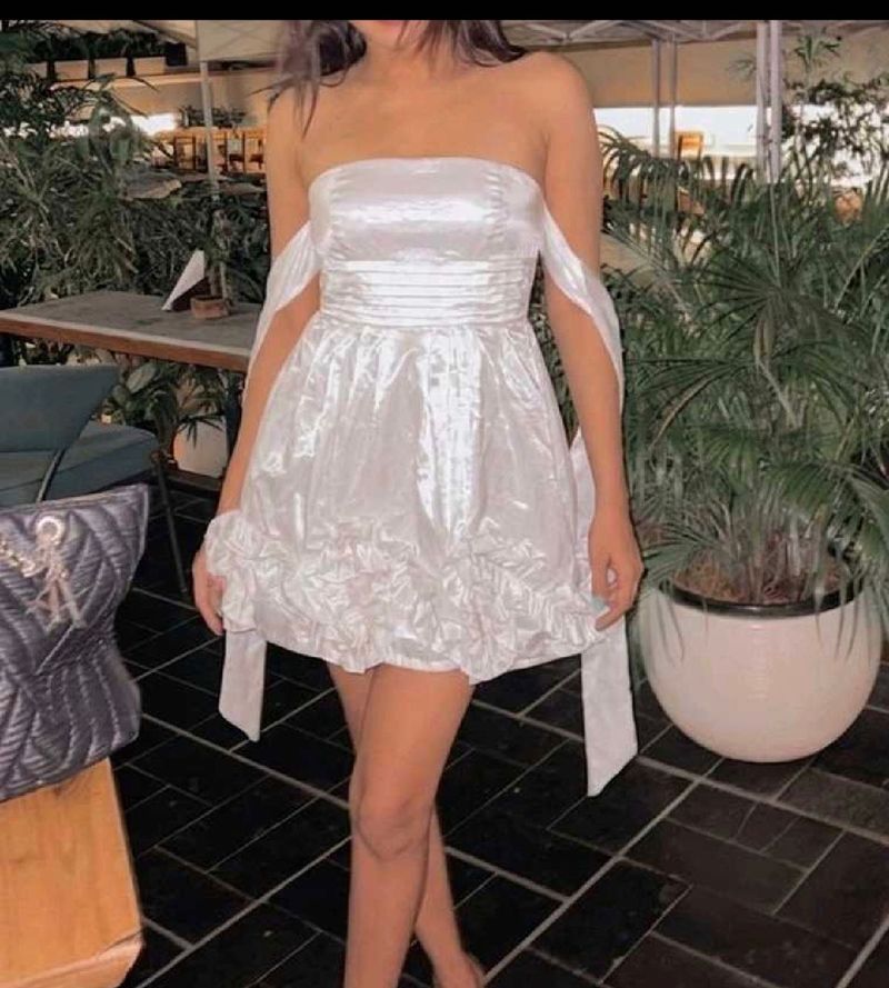 Sparkly Off-Shoulder ruffles Dress
