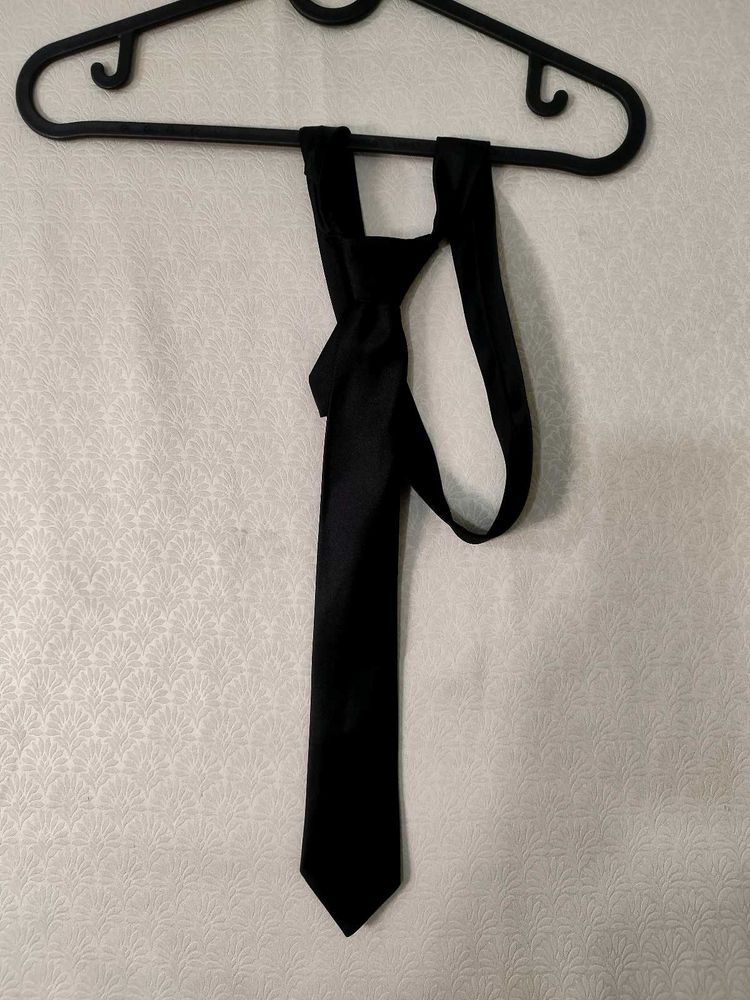 Classic Men's Black Tie