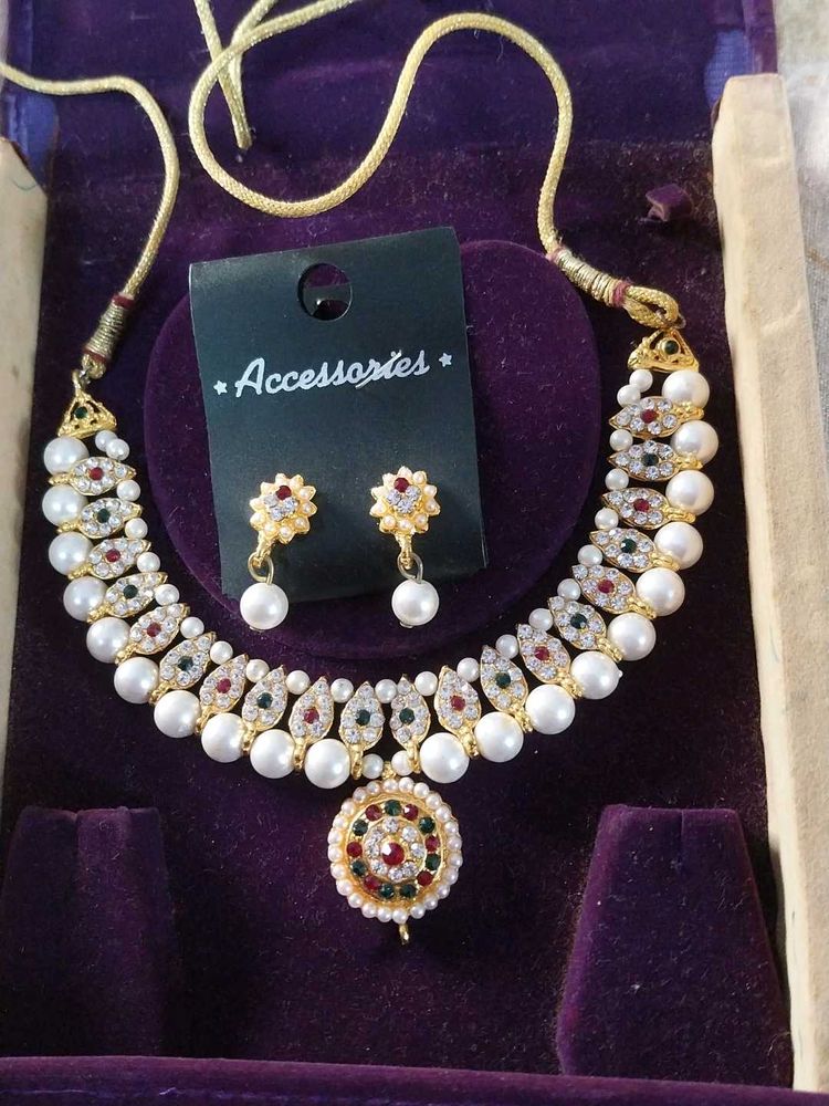 Exquisite Pearl &amp; Stone Necklace Set
