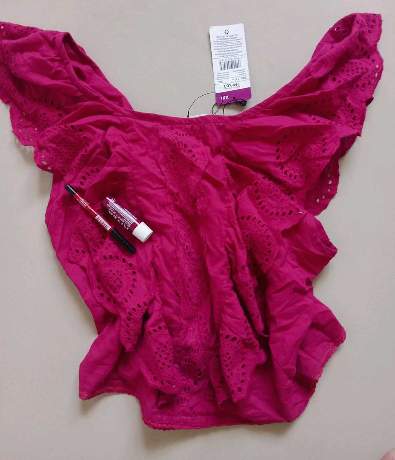 red ruffled top 🍒