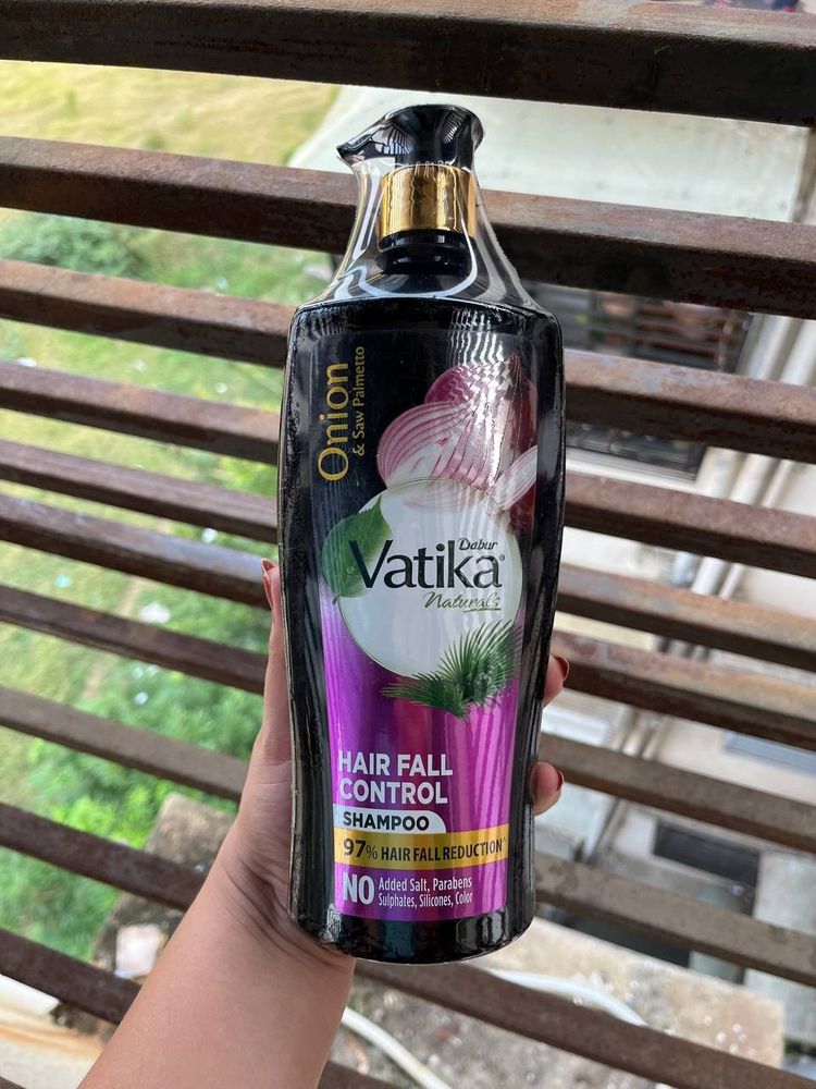 Dabur Vatika Onion Hair Fall Control Shampoo - 640ml | Up to 97% Hair Fall Reduction I With Onion and Saw Palmetto I No Nasties Shampoo | Fortified with Vitamin E &amp; Pro-Vitamin B5
