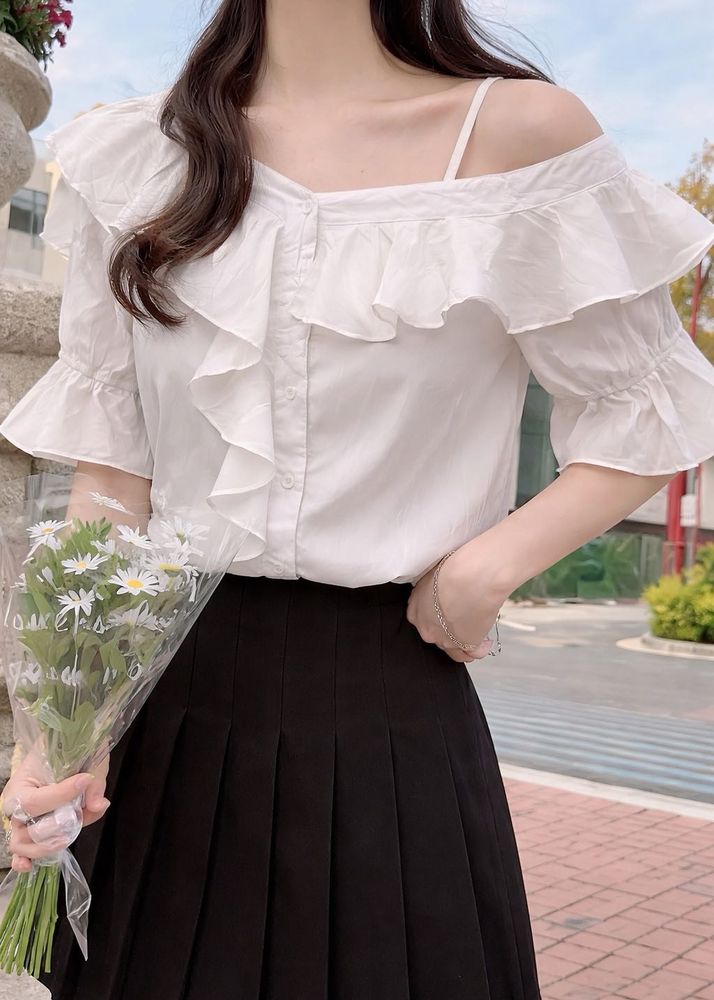 new with tag Chic Off-Shoulder Ruffle Blouse