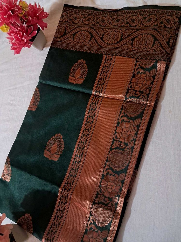 💚 Green Color Elegant Saree 💚