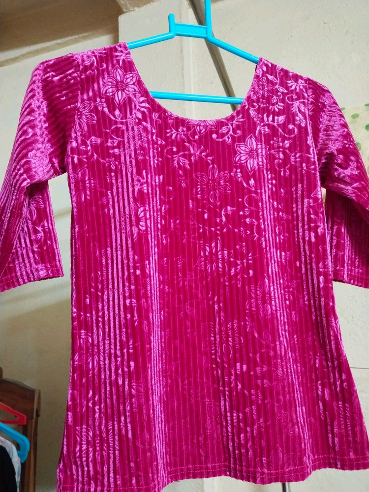 Dark Pink Shinny Velvet Tops...Used Twice Only ..It Is In Very Condition..Must Grab It .. Stretchable..Made In Thailand