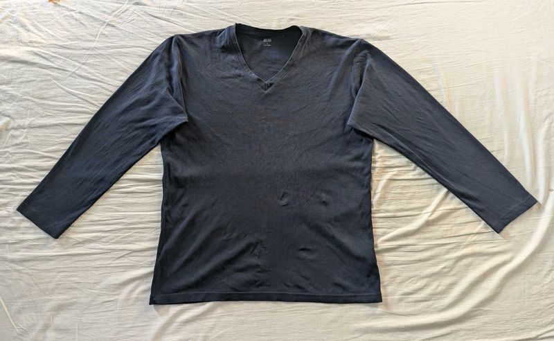 Uniqlo Men's Long Sleeve V-Neck T-Shirt