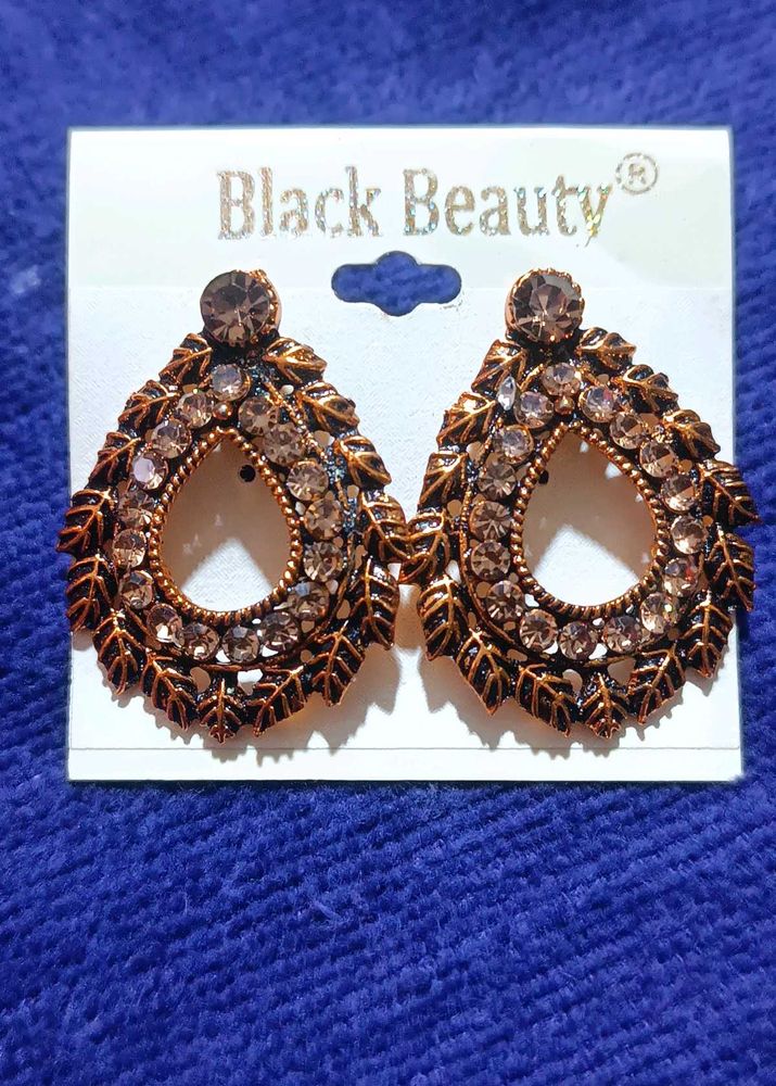 Exquisite Leaf Design Earrings