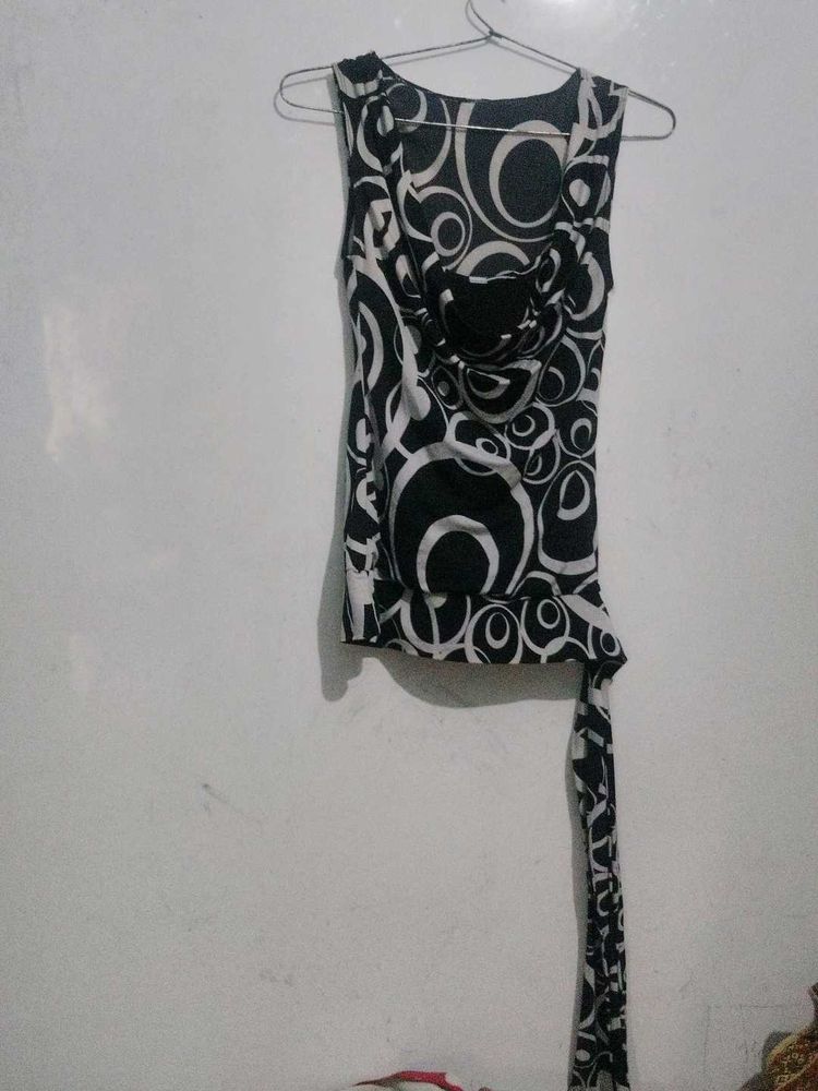 Black &amp; White Swirl Print Top