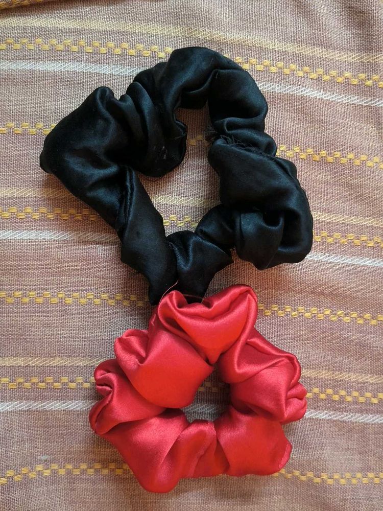 Set of 2 Satin Scrunchies - Black &amp; Red