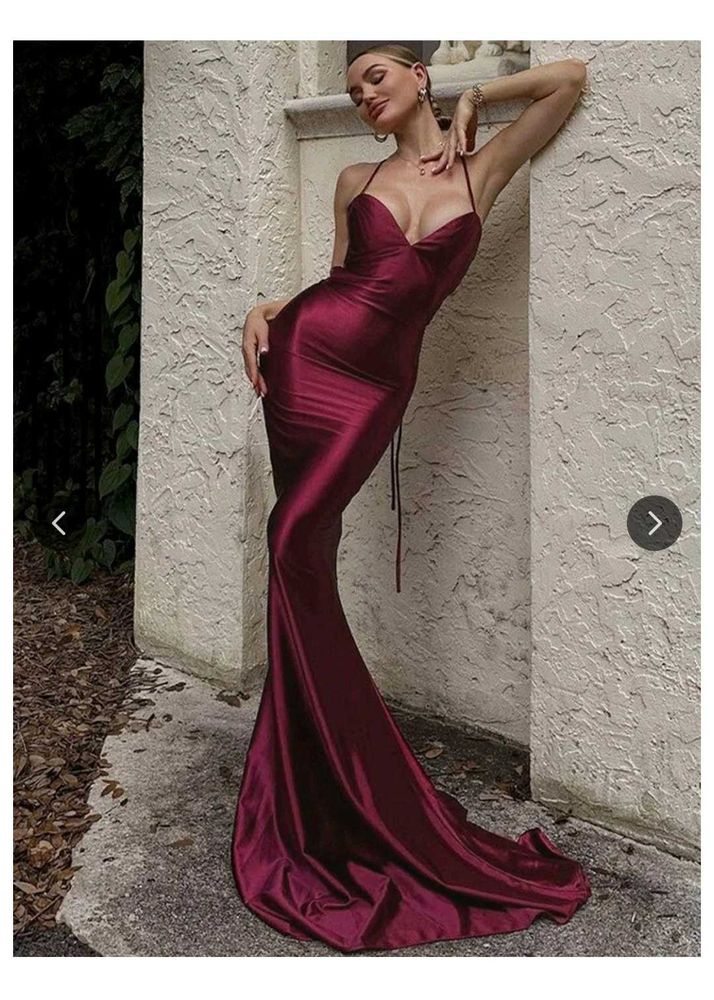 Maroon shoulder straps maxi dress