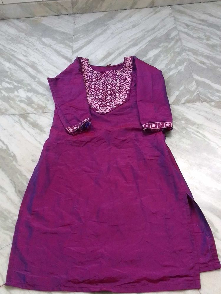 Elegant Embroidered Purple Kurta