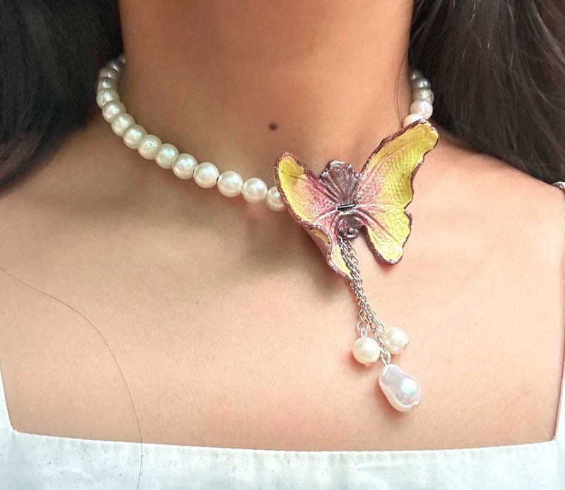 Charming Butterfly Pearl Necklace