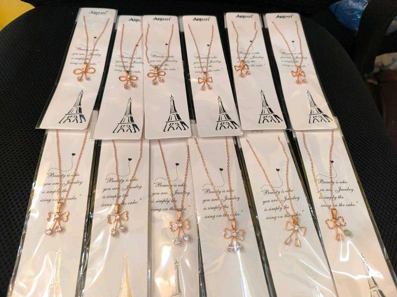 Charming Bow Necklace