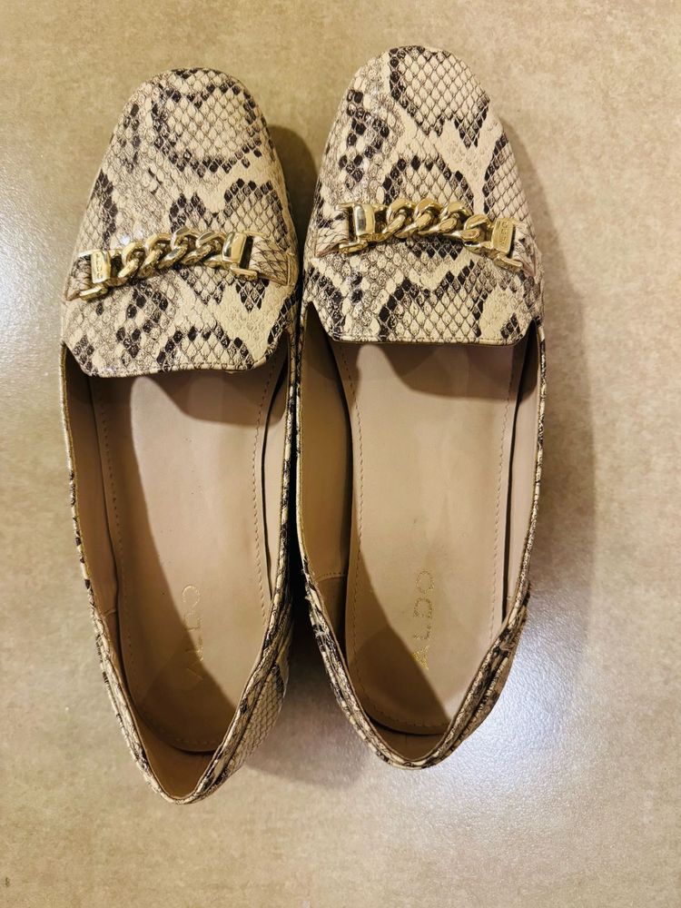 Stylish Loafers with Chain Detail