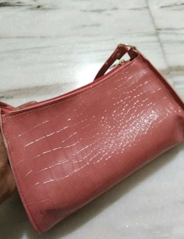 Chic Croc-Embossed Shoulder Bag