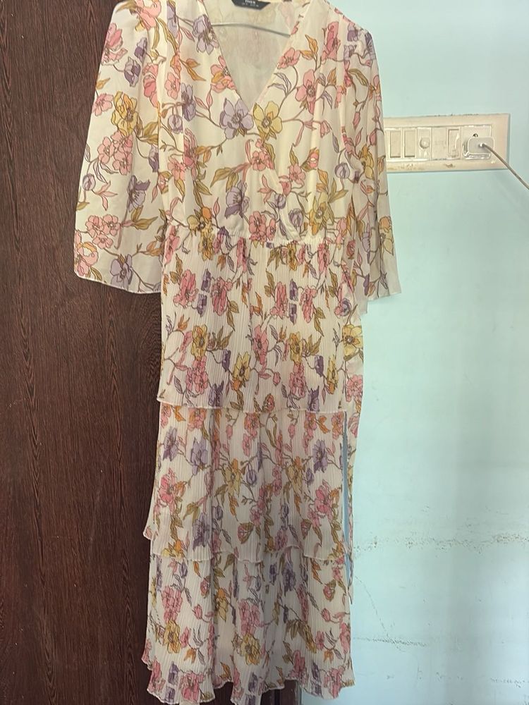 Elegant Floral Tiered Midi Dress