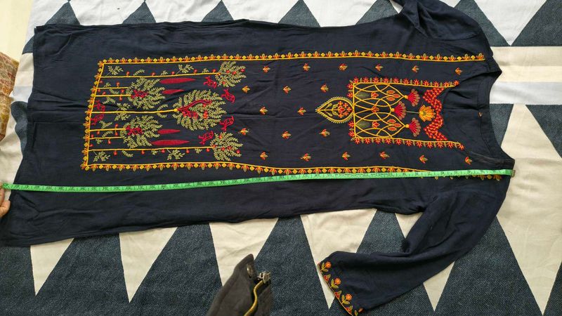 Embroidered Kurta With Freebies 💗
