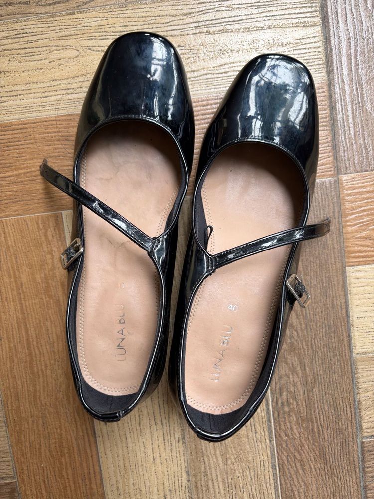 Westside LunaBlu black solid heels size:40