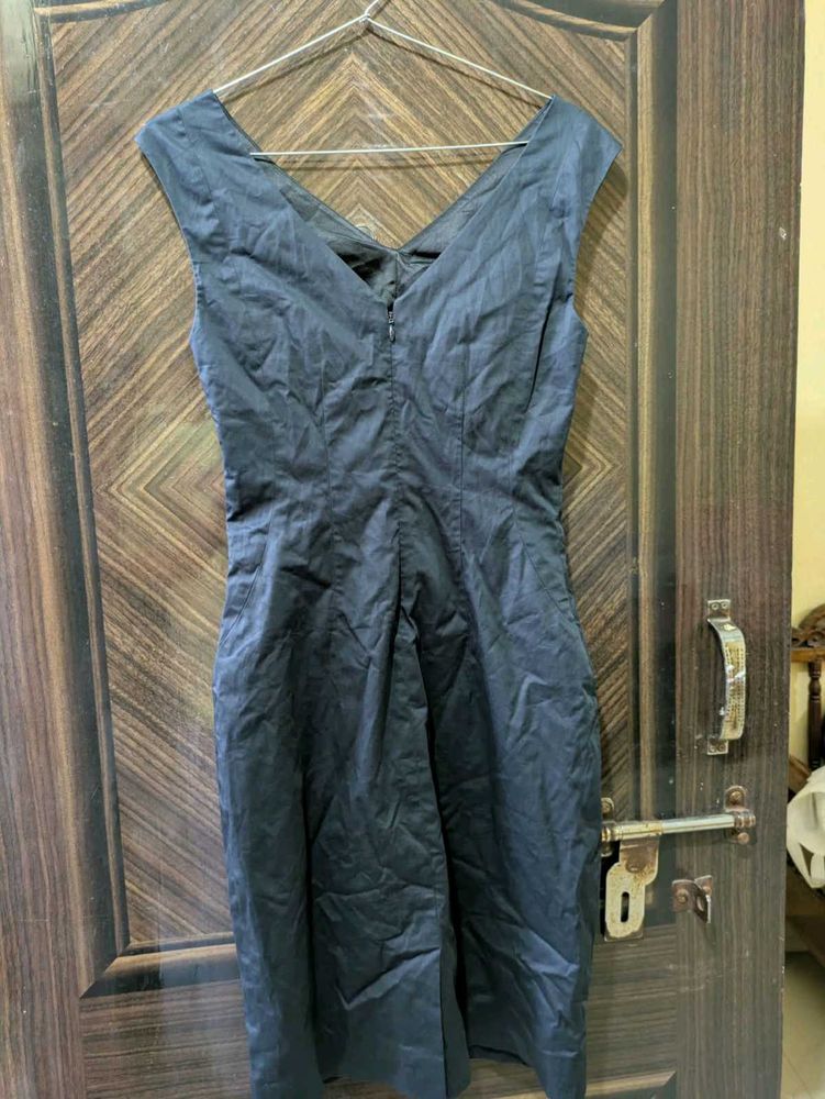 Elegant Navy Blue Sleeveless Dress