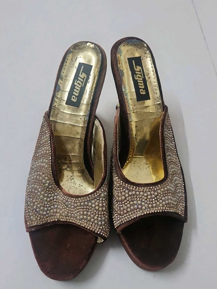 Sigma Brown Embellished Heels