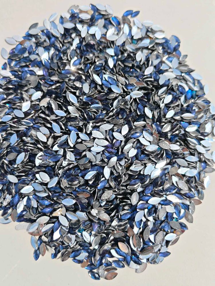 Marquise Shape Blue Rhinestones it's 600 gram