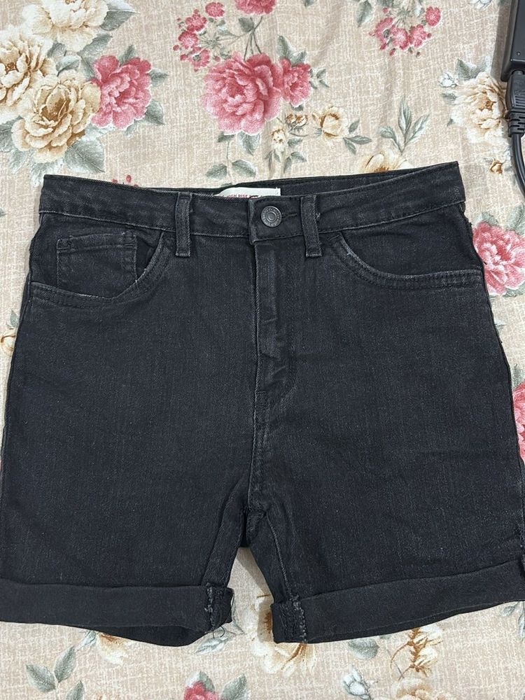 Levis High Rise Bike Shorts