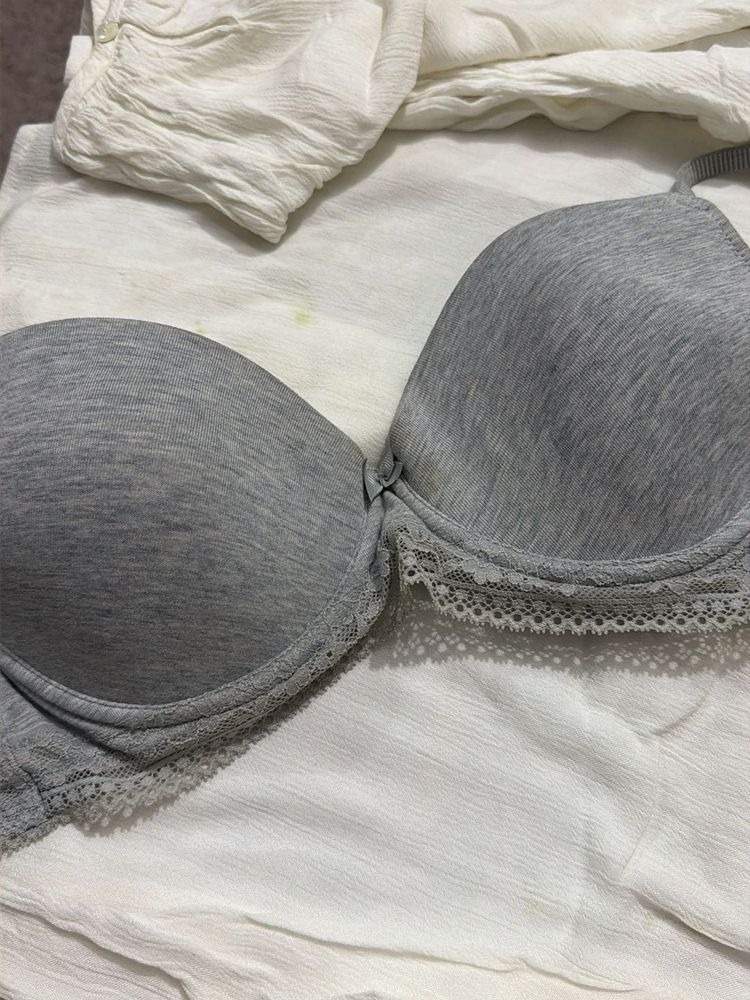 Comfortable Grey Padded Bra with Lace Trim