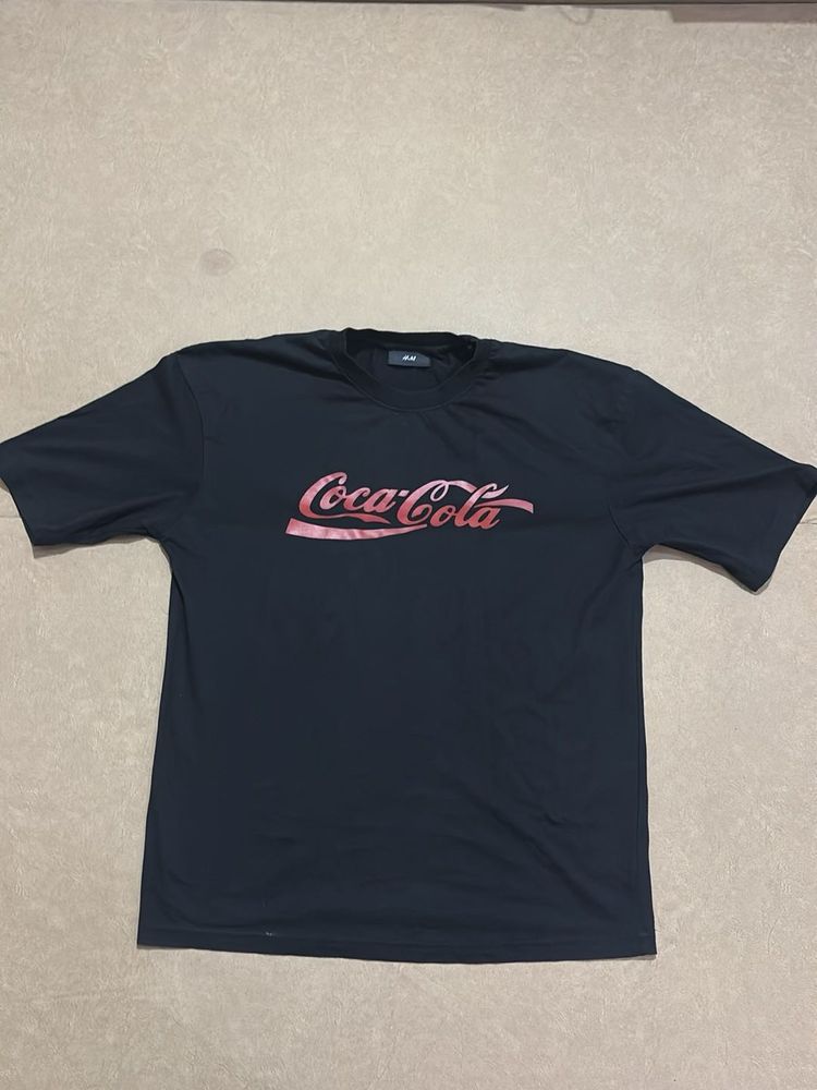 H&amp;M coca cola black oversized Tshirt in new condit