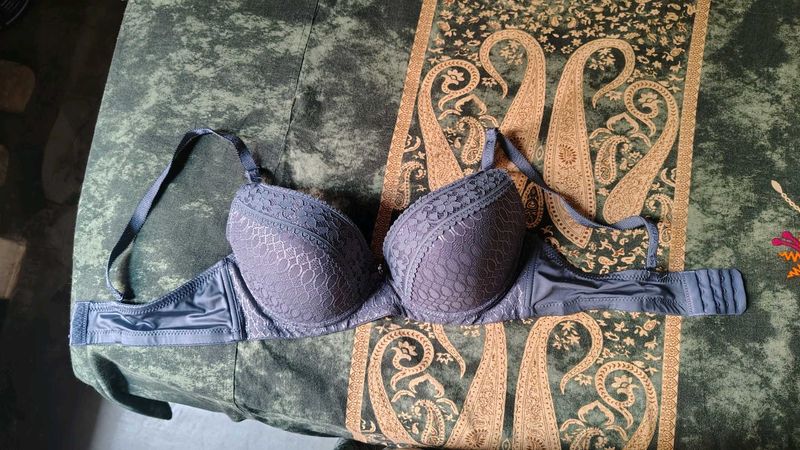 Stylish wired Lace Detail Bra