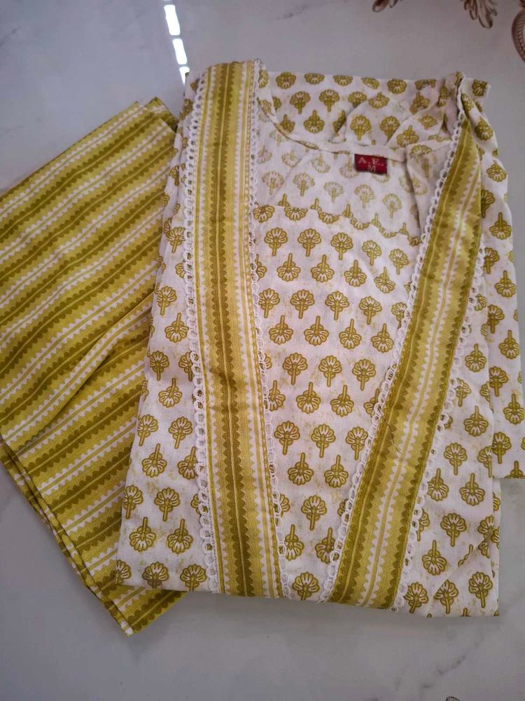 Elegant Yellow &amp; White Printed Kurta Set
