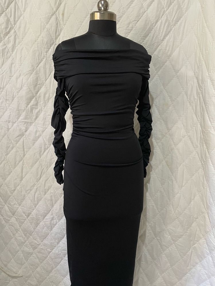 Chic Black Off-Shoulder Ruched Dress