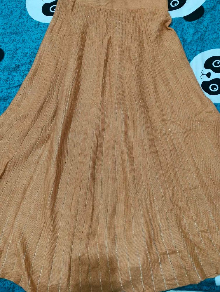 Pleated Midi knit Skirt