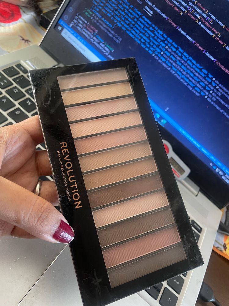 MakeupRevolution Eye Shadow